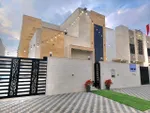 ڤيلا للبيع في عجمان شامل رسوم التسجيل والكهرباء والمكيفات 4 غرف وصاله مساحه كبيره في موقع مميز جدا قريب من مخرج دبي والشارقه : Image 1