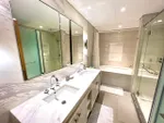 For sale, an apartment with a view of Burj Khalifa : Image 7