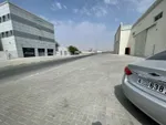 مستودعات ٥٦٠٠ قدم للإيجار في ام القيوين : Image 2