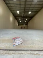 مستودعات ٥٦٠٠ قدم للإيجار في ام القيوين : Image 8