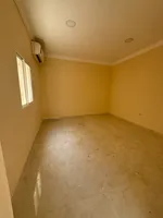 For monthly rent, an apartment with one room, a hall, a bathroom and a kitchen : Image 2