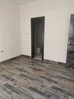 للبيع بناية في منطقة النباعة بإمارة الشارقة تصريح سكني ارضي + 4 طوابق : Image 2