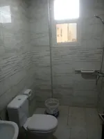 غرفه وصاله اول ساكن ببنايه جديده بالعاليه : Image 3