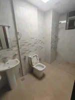 غرفه وصاله للايجار السنوي بالرميله عجمان سعر مميز جدا : Image 3