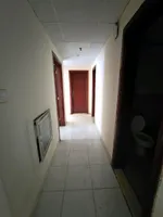 للإيجار السنوي شقة غرفة و صالة مع بلكونة المساحات واسعة 2  حمام في عجمان الصناعية قريب من جفت وي قريب من شارع الإتحاد : Image 5