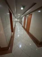 غرفتين وصاله ومطبخ و2 حمام تكييف مركزي  في تاور العنوان الراشيديه 1 في عجمان قريبه من  طريق المينا والكورنيش قريبه من مخرج  دبي والشارقه/Two bedrooms, a living room, a kitchen, and two bathrooms with central air conditioning in Al Rashidiya 1 Tower,  : Image 6