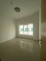 غرفتين وصاله ومطبخ و2 حمام تكييف مركزي  في تاور العنوان الراشيديه 1 في عجمان قريبه من  طريق المينا والكورنيش قريبه من مخرج  دبي والشارقه/Two bedrooms, a living room, a kitchen, and two bathrooms with central air conditioning in Al Rashidiya 1 Tower,  : Image 2