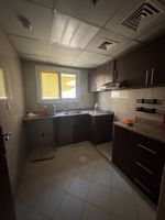 غرفه وصاله مع بلكونه 2 حمام وباركن خاص منطقة الروضه خلف شرطة الحمديه : Image 4