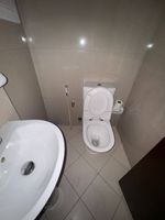 غرفه وصاله مع بلكونه 2 حمام وباركن خاص منطقة الروضه خلف شرطة الحمديه : Image 6