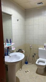 🏢 شقة 3 غرف نوم للبيع مع موقف سيارات 📍 الموقع: عجمان - أبراج اللؤلؤة : Image 4