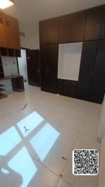 للايجارالسنوي 3 غرفه وصاله مساحه واسعه  خزانه مدمجه في الحائط الراشيديه  عجمان.//For annual rent, 3 bedrooms and a hall, spacious, built-in wardrobe, Al Rashidiya, Ajman. : Image 4