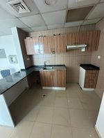 Two rooms and a hall with a balcony, 3 bathrooms, City Tower : Image 6