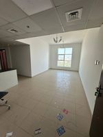 Two rooms and a hall with a balcony, 3 bathrooms, City Tower : Image 7