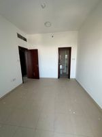 Two rooms and a hall with a balcony, 3 bathrooms, City Tower : Image 8