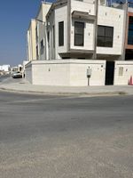 For sale a luxurious corner villa on two streets in Al Zahia - Emirate of Ajman : Image 2