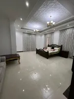 للايجار بمنطقة الروضه فيلا سكني تجاري مساحة 5000قدم فيلا ممتازه جدا تشطيب علي اعلي مستوي من الفخامه قريب مسجد تتكون من 5غرف ماستر -2صاله -مجلس -حوش -بركنج داخلي -خارجي بسعر ممتاز جدا للتواصل والاستفسار 0555579640 : Image 4