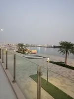 For investment, a restaurant and coffee shop in the port market with a full view of the lake : Image 3