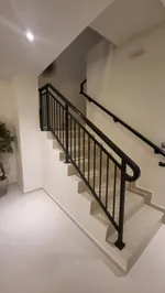 للبيع فيلا 3 غرف نوم مع غرفة خادمة مفروشة بالكامل : Image 2