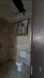 شقة للايجار غرفتين وصالة مع 3 حمام مع بلكونة مع مطبخ بمنطقة الروضة : Image 6