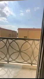 شقة للايجار غرفتين وصالة مع 3 حمام مع بلكونة مع مطبخ بمنطقة الروضة : Image 8