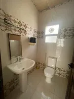 فيلا للايجار في المويهات 1 خمس غرف ماستر ومجلس وصاله ومطبخ : Image 2