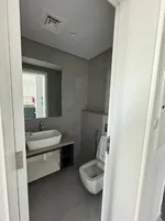 للبيع غرفة وصالة بالجادة، دخل إيجار ممتاز، إطلالة على المجمع : Image 5