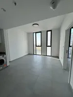 للبيع غرفة وصالة بالجادة، دخل إيجار ممتاز، إطلالة على المجمع : Image 6