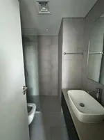 للبيع غرفة وصالة بالجادة، دخل إيجار ممتاز، إطلالة على المجمع : Image 7