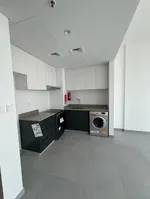 للبيع غرفة وصالة بالجادة، دخل إيجار ممتاز، إطلالة على المجمع : Image 2