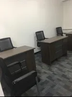 مكتب للإيجار للإيجار السنوى 34 الف على 4 شيكات شامل جميع الخدمات : Image 1