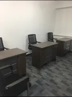 مكتب للإيجار للإيجار السنوى 34 الف على 4 شيكات شامل جميع الخدمات : Image 2