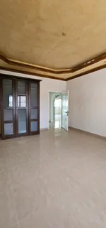 فيلا للبيع 3 مليون أو إيجار ب 120، 4 غرف فوق تحت مجلس وصالة وهول وغرفة عاملة منزلية وموقف خارجي وداخلي 2 مطبخ وحمامات اضافية والغرف كلها ماستر : Image 3