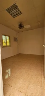 فيلا للبيع 3 مليون أو إيجار ب 120، 4 غرف فوق تحت مجلس وصالة وهول وغرفة عاملة منزلية وموقف خارجي وداخلي 2 مطبخ وحمامات اضافية والغرف كلها ماستر : Image 8