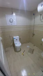 للايجار استوديو ف فيلا غرفه حمام مطبخ شامل ماء كهرباء انترنت صيانة ب ١٥٠٠ درهم شهري الموقع العين  المسعودي : Image 5