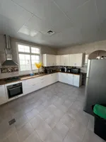 فيلا مفروش للايجار خمس غرف في دبي الخوانيج : Image 2