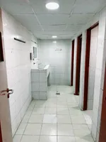 سكن عمال للبيع في عجمان -الجرف- الباهية مكون من 6 بلوكات كل بلوك يحتوي على 30 غرفةيوجد في البلوك الاول محلات تجارية السكن مرتب بشكل جيد وعائد استثمار اكثر من 10% : Image 5