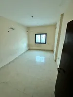 غرفه وصاله مع موزع مساحه كبيره بجوار شارع الاتحاد : Image 2