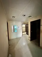 غرفه وصاله مع موزع مساحه كبيره بجوار شارع الاتحاد : Image 5