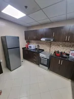 غرفه وصاله مفروشه للإيجار الشهري 

في عجمان ليواره منتصف المدينه 

خلف بنك ابو ظبي التجاري 

قريبه من جميع الخدامات اللولو هايبر ماركت 

و علي بعد دقيقه من محطة الباصات 

شامل جميع الفواتير 

السعر 4500 درهم 

1000 درهم تامين مسترد عند الخروج : Image 4