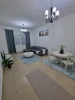 غرفه وصاله مفروشه للإيجار الشهري 

في عجمان ليواره منتصف المدينه 

خلف بنك ابو ظبي التجاري 

قريبه من جميع الخدامات اللولو هايبر ماركت 

و علي بعد دقيقه من محطة الباصات 

شامل جميع الفواتير 

السعر 4500 درهم 

1000 درهم تامين مسترد عند الخروج : Image 1