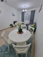 غرفه وصاله مفروشه للإيجار الشهري 

في عجمان ليواره منتصف المدينه 

خلف بنك ابو ظبي التجاري 

قريبه من جميع الخدامات اللولو هايبر ماركت 

و علي بعد دقيقه من محطة الباصات 

شامل جميع الفواتير 

السعر 4500 درهم 

1000 درهم تامين مسترد عند الخروج : Image 2