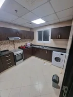 غرفه وصاله مفروشه للإيجار الشهري 

في عجمان ليواره منتصف المدينه 

خلف بنك ابو ظبي التجاري 

قريبه من جميع الخدامات اللولو هايبر ماركت 

و علي بعد دقيقه من محطة الباصات 

شامل جميع الفواتير 

السعر 4500 درهم 

1000 درهم تامين مسترد عند الخروج : Image 3