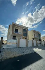 طابقين وروف وجهه حجر على شارع جار مباشرة مع امكانية التمويل البنكي الميسر فيلل تصميمات مختلفه : Image 1