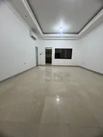 للايجار فيلا داخل ابوظبي شارع الفلاح : Image 1