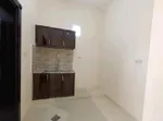 للايجار استوديو ف فيلا غرفه حمام مطبخ شامل ماء كهرباء انترنت ب 1600 درهم شهري الموقع العين زاخر : Image 2