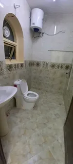 For rent a studio in a villa, a room, a bathroom, a kitchen, a split air conditioning, a car park, including water, electricity, Internet, maintenance for 1600 dirhams per month : Image 5