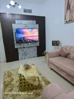 للايجار الشهرى باماره عجمان منطقة النعيميه3. ابراج سيتي تاور علي شارع الشيخ خليفه مقابل جراند مول جنب السفير مول للايجار غرفه نوم و صالون شقه مفروشه فرش فندقي معي باركنج داخل التاور معي بلكونه معي اتنين حمام غرفه ماستر بسعر 4500 شامل جميع الفواتير ان : Image 1