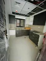 للايجار شقة في بناء جديد اول ساكن  بمنطقة الجرف 2 قريب من محكمة عجمان يتكون من غرفه وصاله مساحه واسعه  مع بلكونه 2 حمام وغرفتين وصاله مساحه واسعه 3 حمام تشطيب سوبر ديلوكس مع جيم مجانا تسهيلات بالدفع علي 4 دفعات : Image 4