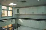 For annual rent, a duplex apartment in Khalidiya, Abu Dhabi : Image 3