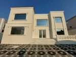 First resident villa for sale in Abu Dhabi : Image 1